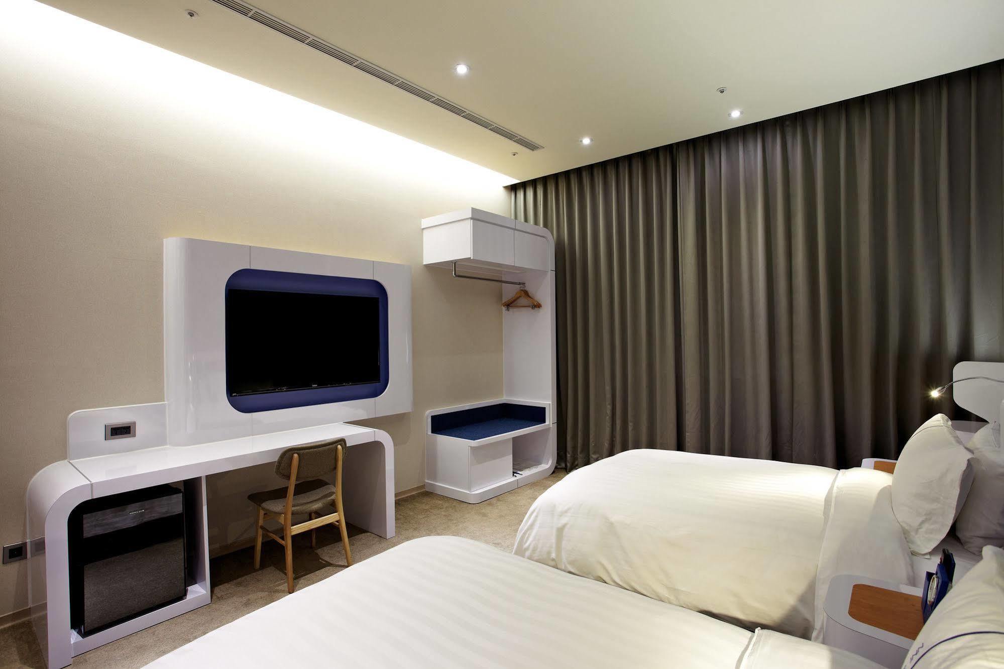 Airline Inn Green Park Way Taichung Luaran gambar